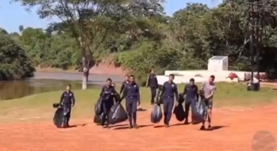 Mutirão retira 2 toneladas de lixo do rio Paraguai