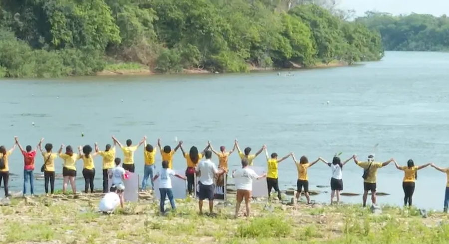 Grupo protesta contra leis que flexibilizam regras no Pantanal